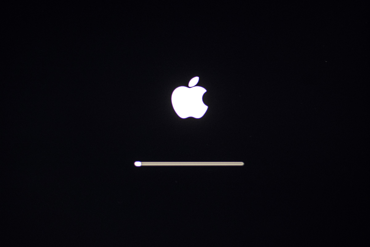 macOS apple logo booting into recovery mode