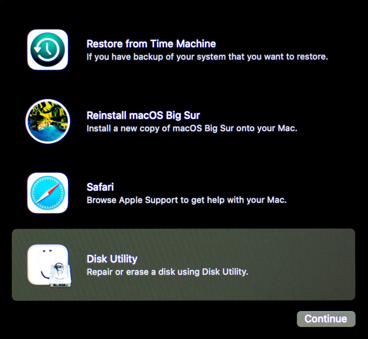 choosing disk utility from recovery mode menu on mac