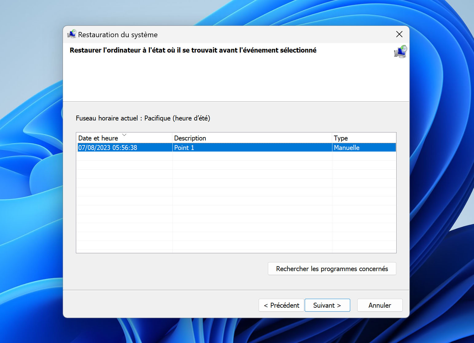 Sélectionnez le point de restauration et cliquez sur Suivant