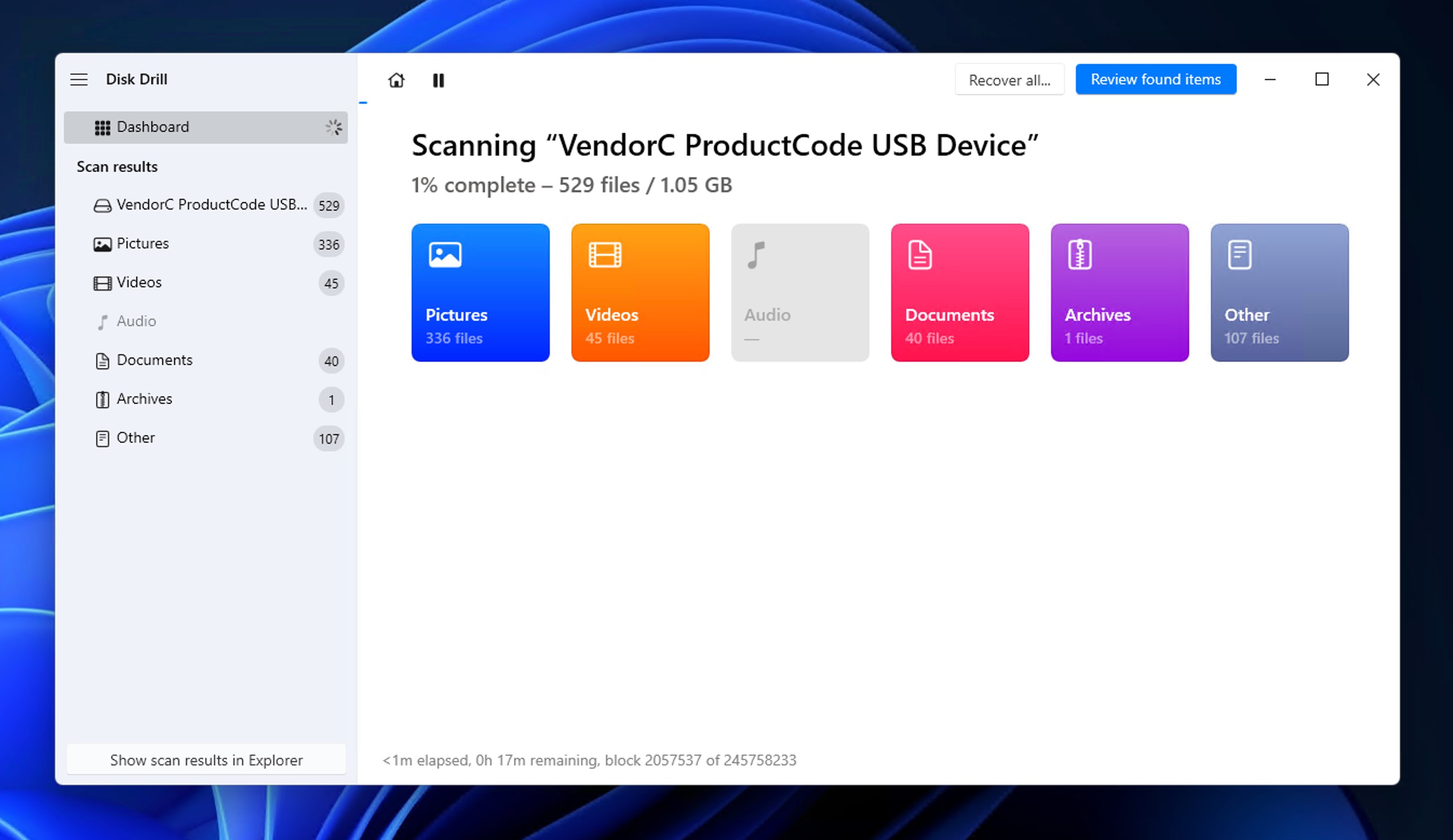 Disk Drill scanning a USB flash drive with progress and found items