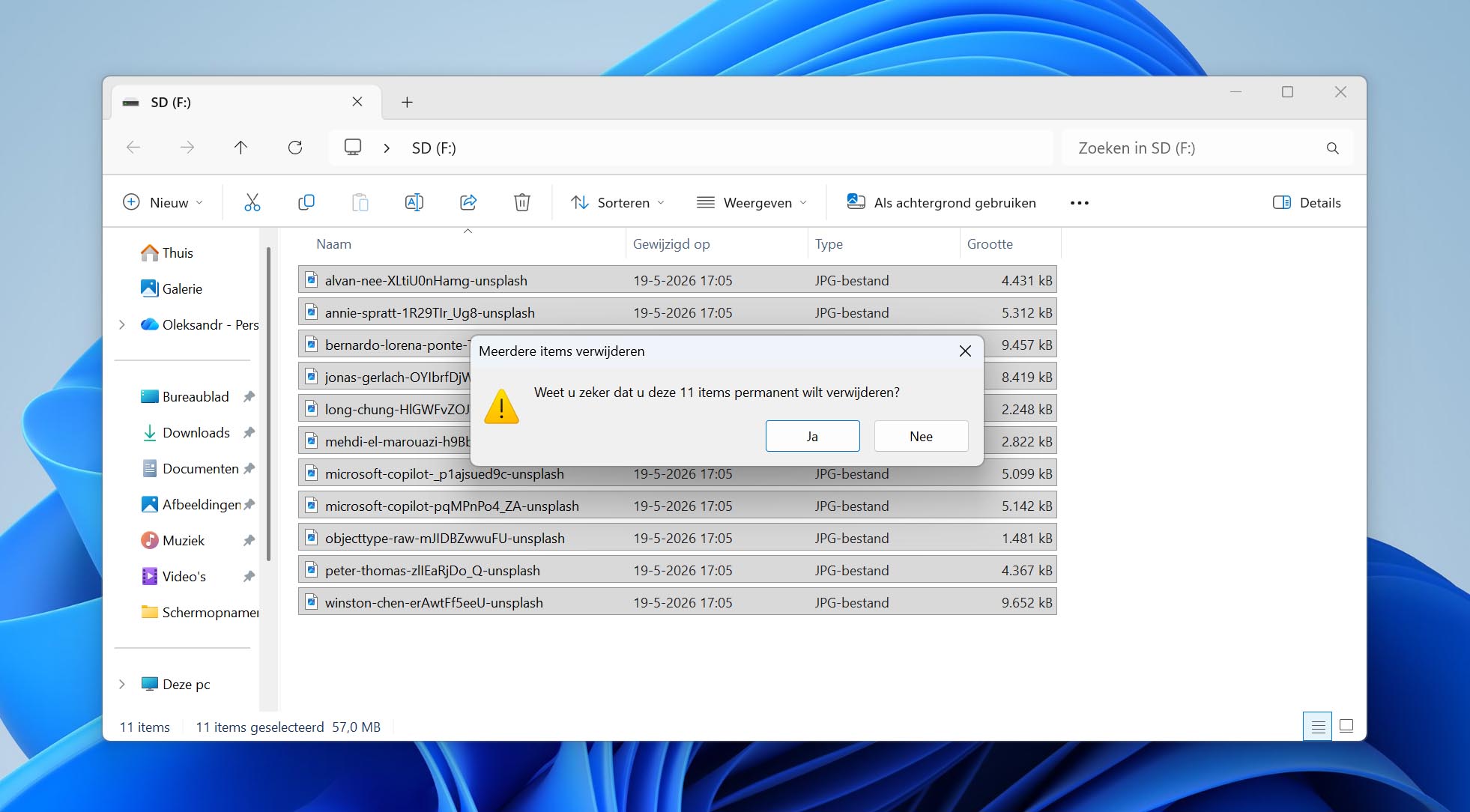 Foto’s verwijderen van een SD-kaart op Windows 11.