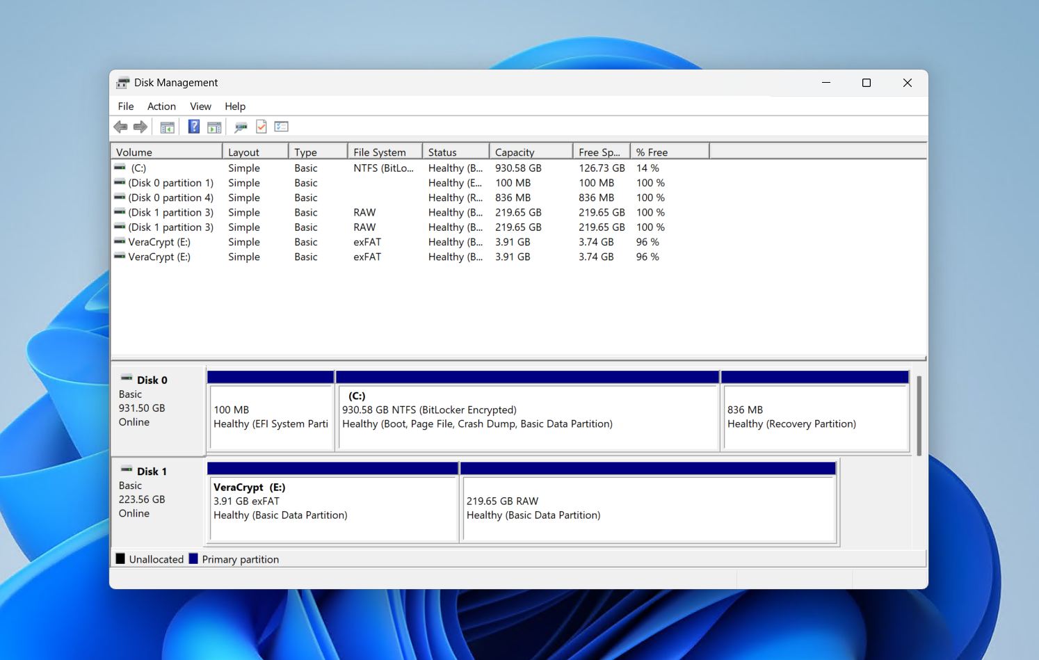 Disk Management showing the SSD.