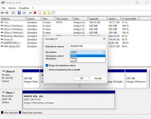 Formattare il disco in NTFS utilizzando Gestione disco Formattare il disco in NTFS utilizzando Gestione disco